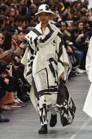 Maybe you would like to learn more about one of these? Issey Miyake Ready To Wear Autumn 2020 Look 29 Fashion Design Collection Japanese Fashion Designers Fashion