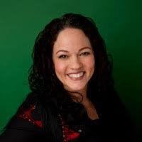 Mayra Peters's Instagram, Twitter & Facebook