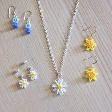 Daisy Necklace And Earrings Set Daisy Flower Jewellery Etsy Daisy Necklace Daisy Jewelry Floral Jewellery