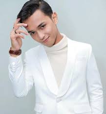 Gambar aiman tino semasa kecil. 6 Penyanyi Remaja Lelaki Paling Popular Meletop 2017