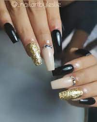Las uñas stiletto están en el top de uñas en este 2021, por su diseño irreverente, rompiendo totalmente los estereotipos. Nail Art Unas Acrilicas Negras Facebook