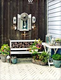 Kleine Urige Deko Elemente Machen Diese Gartengestaltung So Schon Wohnidee By Woonio Gartenmobel Holz Moderne Gartenentwurfe Terrassen Ideen