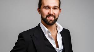 Alles, was sie über seine herkunft, karriere, tanzpartnerin und neue freundin wissen müssen, erfahren sie in diesem portrait. Pasha Zvychaynyy Privat Schauspieler Musiker Tanzer Er Ist Der Neue Auf Dem Let S Dance Tanzparkett News De