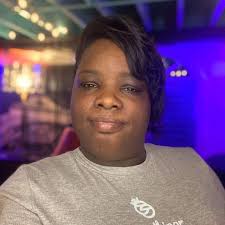 Peach Cobbler Cheesecake Stuffed Donut 🍩🍑 Ingredients: For the Donuts: 1  can of biscuit dough (or use donut dough if you prefer) Vegetable oil (for  frying) For the Peach Cobbler Filling: 1