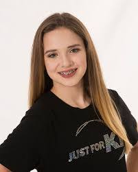 Leila Curry's Instagram, Twitter & Facebook