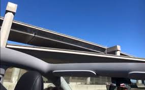 納車された帰宅途中にテスラ モデル3の屋根が飛んでゆく さすがに これは と話題に テスラ 納車 車インテリア