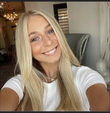 🎓👩‍🎓Kelli Wilcox officially a college graduate❤️She finished up her  Business Administration- Marketing degree this week. We are so proud of  you!!!! You forged your path through it all! Congrats to our girl!