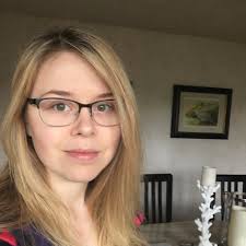 Holly Lockhart's Instagram, Twitter & Facebook