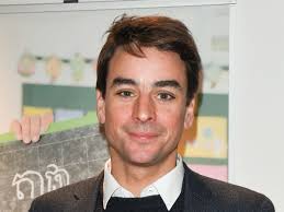 L'animatrice du 13h de france 2 a donné de ses nouvelles mardi 17 mars sur twitter et a rassuré les. Julian Bugier Son Message Tres Classe A Sa Concurrente Marie Sophie Lacarrau Femme Actuelle Le Mag