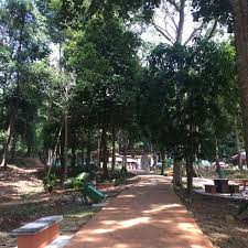 Terdapat banyak kemudahan yang disediakan di hutan lipur paya pasir termasuk pondok rehat, gerai makan, menara pandang dan tandas. Hutan Lipur Pasir Panjang Pasir Panjang