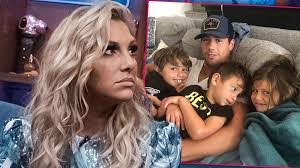 Tracey Lundquist's Instagram, Twitter & Facebook