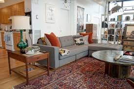 Orientteppich Graues Ecksofa Und Holz Beistelltische Wohnzimmer Grau Wohnzimmer Umgestalten Wohnzimmer Design