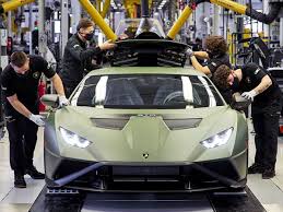 The huracán revealed via online in december 2013, then made its worldwide debut at the 2014 geneva auto show. Focu5on Five Surprising Facts About The New Lamborghini Huracan Sto Salon Prive Mag