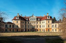 Schloss In Horin Download This Photo And Other Beautiful Photos For Free On Our Site Photography Archi Villen Immobilien Kaufen Burgen Und Schlosser