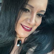 Who can provide cake and backdrop services in the 77044 area?