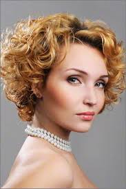 Frisuren Naturlocken Kurz Lockige Frisuren Frisuren Und Kurze Lockige Frisuren