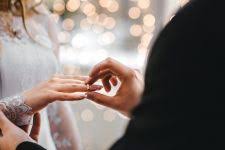 Eric has shut himself off from love since the demise of his last serious relationship, this christmas the first since. Peru Man Gets Divorce After Seeing Wife With Another Man On Google Maps Buzz Ie
