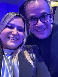 Y pues si no te educas no vas a crecer. Con mi maestro Peter Vargas. Y con  el gerente de Guatemala Próspera Eduardo Magermans. Escribiendo mi propia  historia...