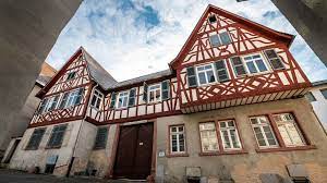 Am ende habe ich dann noch eine reihe verloren mit den tracklimits in der letzten kurve. Vettel Verkauft Sein Denkmalgeschutztes Anwesen Heppenheim Nachrichten Und Informationen