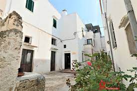 € 157.000 tua da € 427/mese. Vendita Casa Indipendente Matino Tipica Casa In Corte Indipendente Con Soppalco Nel Borgo Medioevale Di Matino Localita Centro Storico