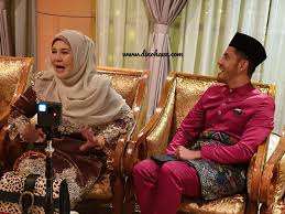 Sendayu tinggi bukanlah jenama yang asing di malaysia. Perkahwinan Anak Lelaki Usahawan Bonda Rozita Ibrahim Di Dewan Perdana Felda Kuala Lumpur