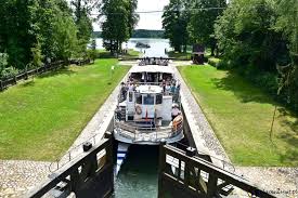 Die kreisstadt augustów aʊ̯ˈgustuf (litauisch augustavas) ist ein kurort im nordosten polens in der woiwodschaft podlachien.der ort ist heute bekannt für wassersportmöglichkeiten. Augustow Zwiedzamy Okolice Na Rowerze Places2visit Pl