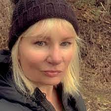 Sarah Ackley's Instagram, Twitter & Facebook