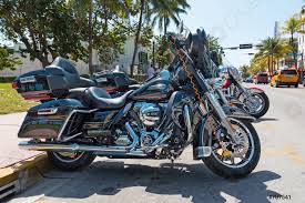 Find great deals on harley davidson in miami, fl on offerup. Miami Usa 14 Marz 2016 Harley Davidson Motorrad Geparkt Foto Vorratig Crushpixel