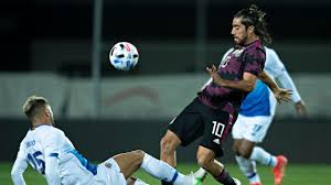 Members of mexico scuffle with members of costa rica in the second half. Los Numeros Rojos De Costa Rica Ante Mexico
