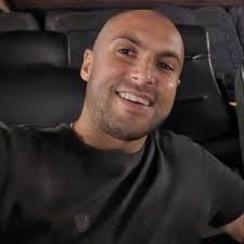 and in a flash 10 years have flown by. Everyday I feel privileged and  grateful to be part of Apple. Thank you especially to Team Scotland  🏴󠁧󠁢󠁳󠁣󠁴󠁿. We have achieved so much