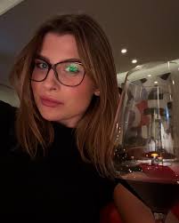 The Weeknd surprised a bunch of college seniors celebrating graduation by  crashing their party and singing "Blinding Lights" and "I Can't Feel My  Face."