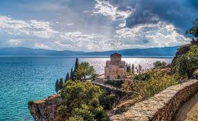 41 ° 07′01 ″ n 20 ° 48′06 ″ e / 41,11694 ° n 20.80167 ° e / 41.11694; Ohrid Rodina Nashej Azbuki Balkanist