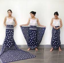 Intip 8 Tutorial Penggunaan Rok Lilit Buat Ke Kondangan Yang Mudah Banget Sontek Yuk Menyediakan kebutuhan kain batik fashion untuk anda, sahabat. tutorial penggunaan rok lilit buat