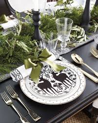 3 Chic Table Settings For Your Holiday Dinner How To Decorate Holiday Table Settings Christmas Table Settings Christmas Table