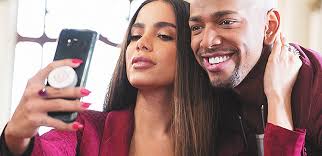 Ozzy Osbourne lança morcego de pelúcia para comemorar show