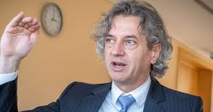 Golob o novem potencialnem direktorju kliničnega centra: "Tudi če se  bo prijavil, ne bo imenovan."