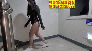 Love4Porn.com Presents 아파트 복도 계단에서 야노 몸매는 좀 좋네