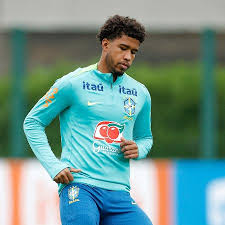 Substituto de Casemiro? United chega a acordo com meia brasileiro, diz NYT