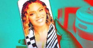 Dina Sheehan's Instagram, Twitter & Facebook