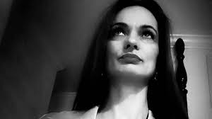 Dr. Yllka Filipi: Metamorfoza e penës së gruas — ExLibris