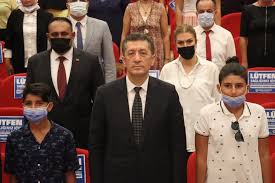 Bakan ziya selçuk, sıkça sorulan sorular listesi yaptıklarını ve kamuoyundan kendilerine gelen çok bu kanallar mevcut kanallar olmadığı için gün boyu milli eğitim bakanlığının içeriklerine dair. Ybwuv 2frnkovm
