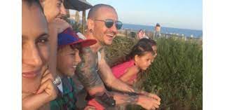 An inside look at singer's life and death. Photo Shows Chester Bennington Smiling Before His Death Littlethings Com