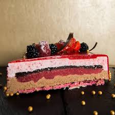 Acest Tort Reprezinta Combinatia Perfecta Dintre Mousse Ul De Capsuni Fresh Mousse Ul Elegant De Ciocolata Neagra Belgiana Cake Recipes Favorite Cookies Cake