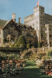 Fairytale Wedding At Oheka Castle Wedluxe Media Castle On The Hill Travel Aesthetic Castle Aesthetic