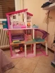 Si tratta di una villa strutturata su più piani a misura di barbie, dotata di tutti i comfort e di ben 2 ascensori, uno per le. Casa Dei Sogni A Case Di Barbie Acquisti Online Su Ebay