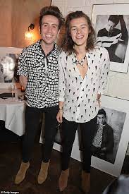 Kendall jenner harry styles one direction nick grimshaw kendall jenner has flown into london to host a birthday party for harry styles with his friend nick grimshaw at the box nightclub in london. Harry Styles Fondly Reminisces On Partying With Nick Grimshaw As Presenter Hosts His Final Show Daily Mail Online