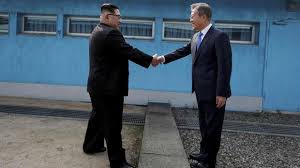 Di korea, uni soviet dan amerika serikat membelah korea menjadi dua, yang secara resmi membentuk rakyat demokratik republik korea utara dan republik korea. Menilik Sejarah Terbentuknya Korea Utara
