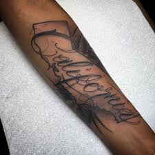 100 Tatouages De Script Inspires Vous Histoire De Vie Tatouageblog En 2020 Tendencias De Tatuajes Tatuajes De Escritura Tipo De Tatuaje