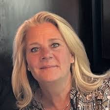 Danielle Roland's Instagram, Twitter & Facebook