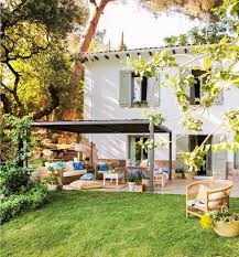 En esta estancia de la casa puedes combinar los muebles rústicos de madera natural con sillas de otros estilos, con lo que conseguirás un contraste muy efectivo y original. Como Pasar De Una Casa De Campo Sosa A Una De Revista